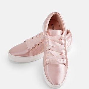 NEW Kontessa Sneaker in Blush Size 9.5 w